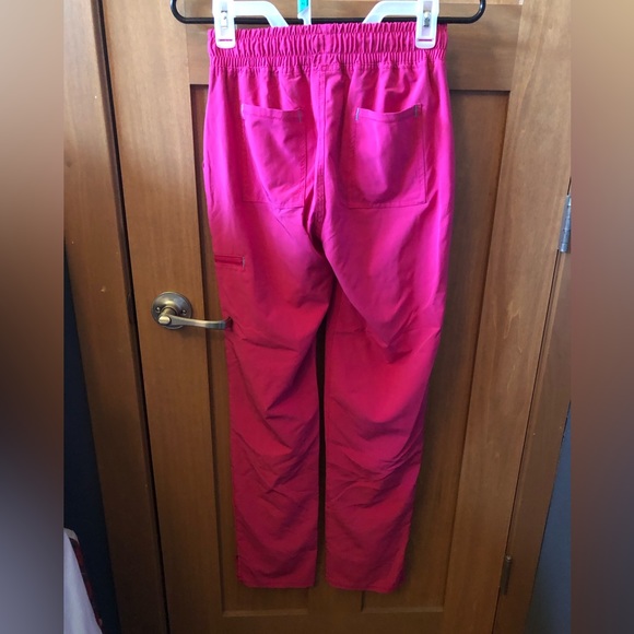 Women’s S&M scrub lot - Picture 10 of 11